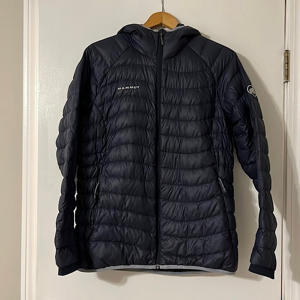 Dark blue Mammut puffer